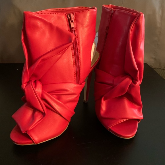 NIB Women’s Size 8.5 Red Heels & Red BJ Bag - Picture 6 of 6